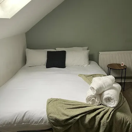 5 Bedroom House Bills Inc Holiday home Leeds (West Yorkshire)