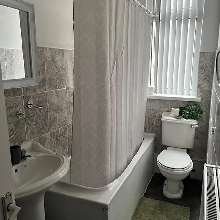 5 Bedroom House Bills Inc Holiday home *