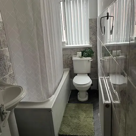 5 Bedroom House Bills Inc * Leeds (West Yorkshire)