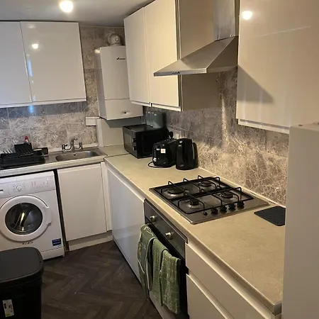 5 Bedroom House Bills Inc Holiday home Leeds (West Yorkshire)