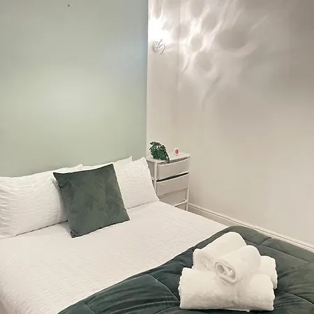 5 Bedroom House Bills Inc