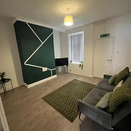 5 Bedroom House Bills Inc Holiday home *